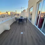 Δωμάτια σε οικογενειακή κατοικία Jle Homes Gzira